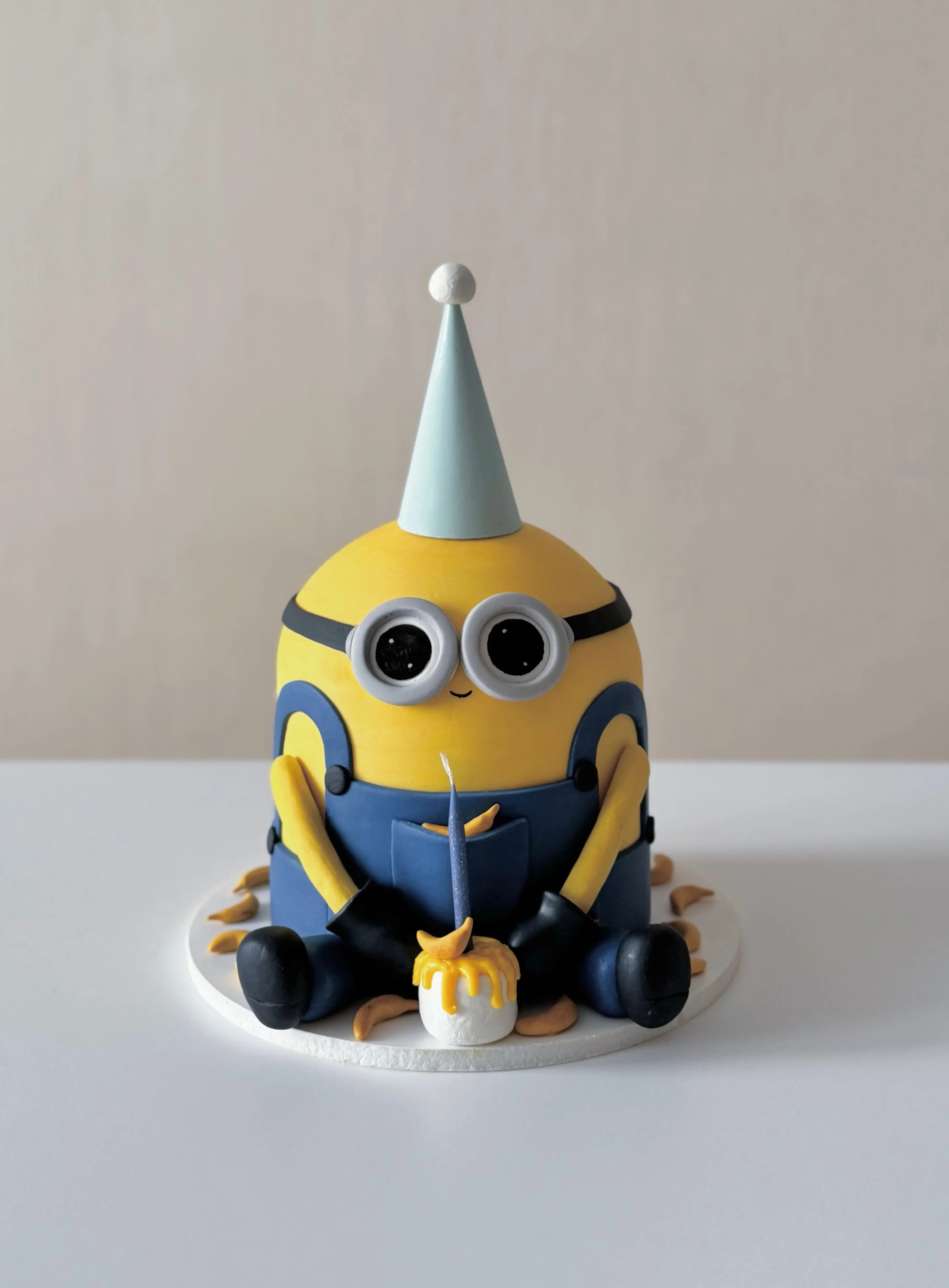 Minion Cake